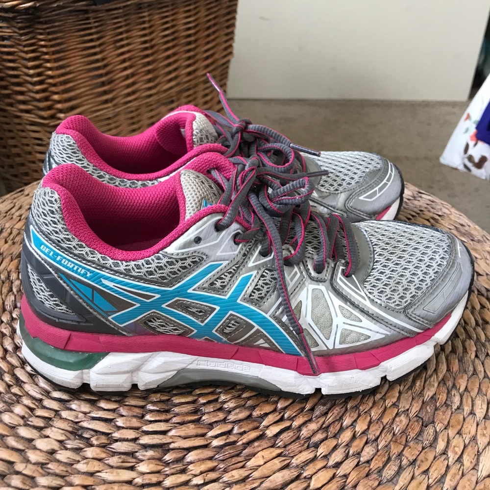 Asics Fortify women’s running shoes size 6